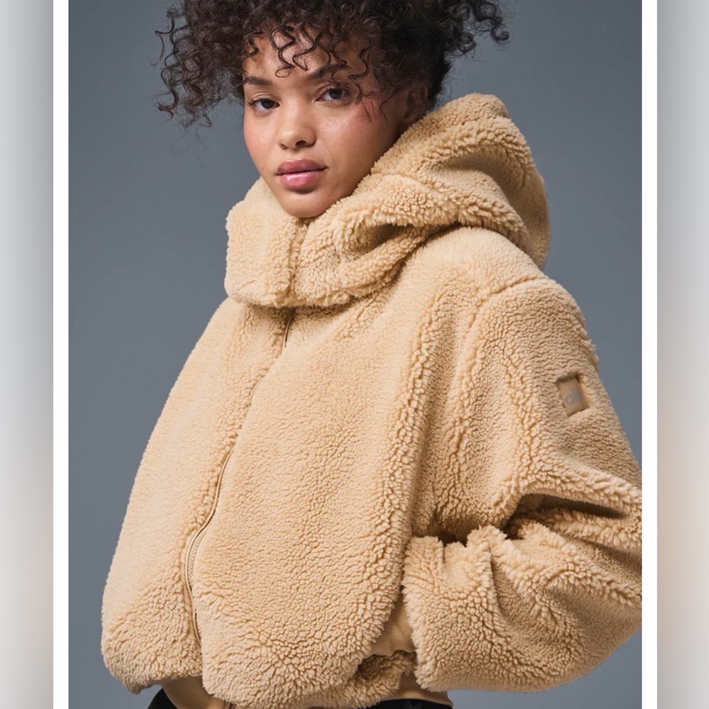 ALO Yoga Foxy Sherpa Jacket - Picture 5 of 7
